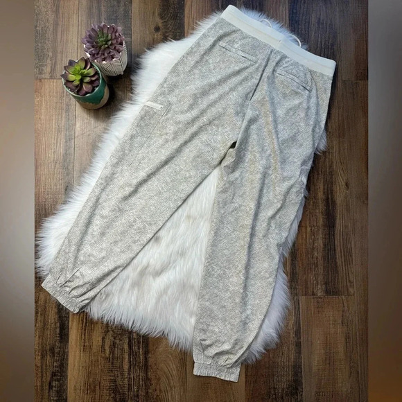 Athleta Venture Printed Pant - Picture 4 of 8